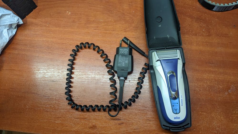 акумуляторна бритва  BrAun  для гоління  весь комплект  робоча