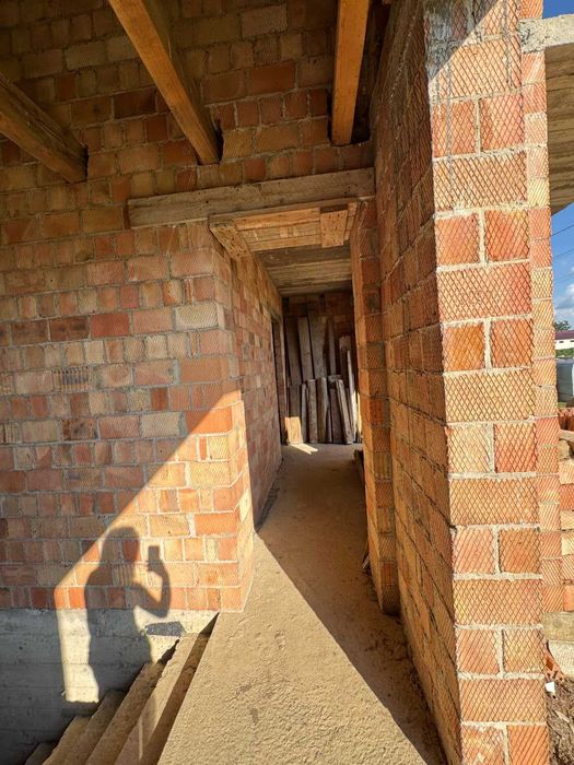 Продається будинок в Остриці — лише 5 км до Чернівців
