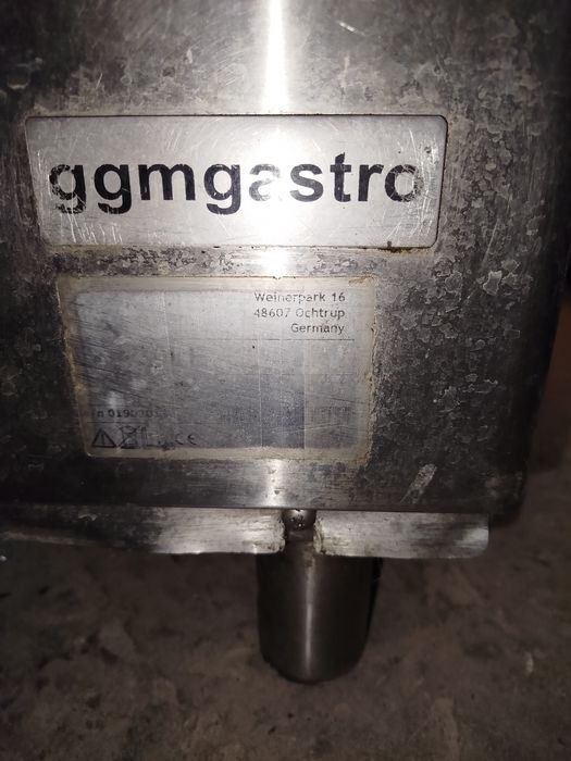 Купольна професійна посудомийна машина GGMGASTRO.