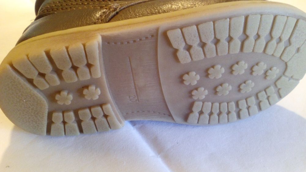 BOTAS  e Sapatos castanhos menino