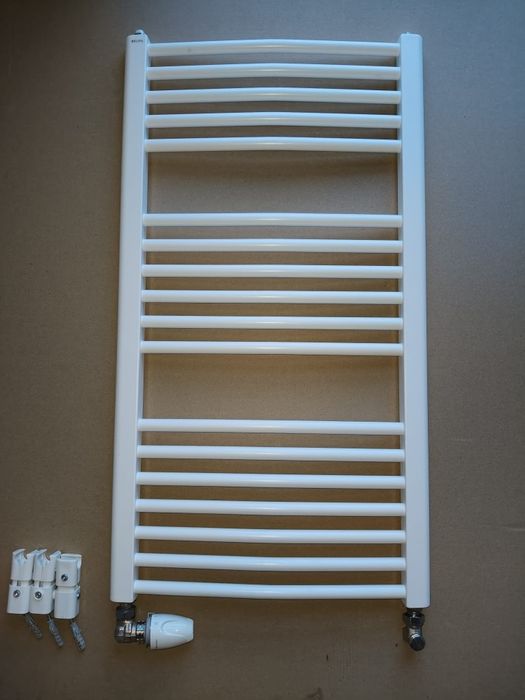 Grzejnik Nowy do łazienki biały rozstaw 50 cm