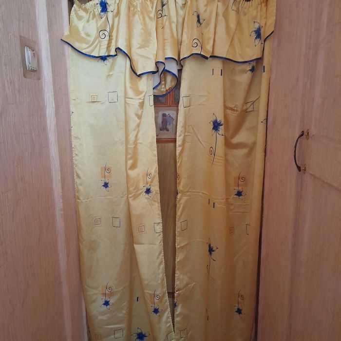 Продам шторы на окно