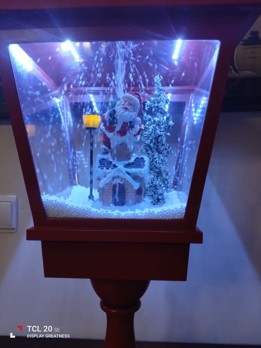 Candeeiro de Natal com luz e movimento de tempestade de neve