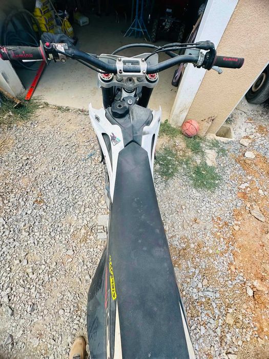 Vendo moto Husqvarna