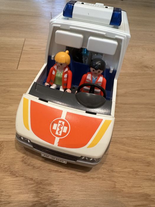 Playmobil karetka