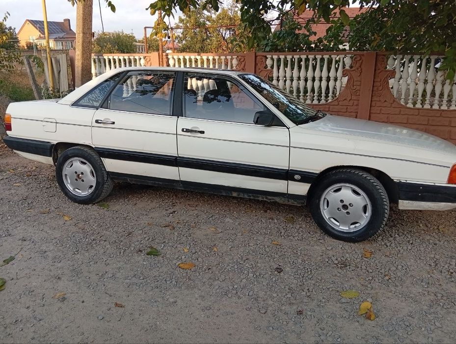 Продажа машины AUDI 100