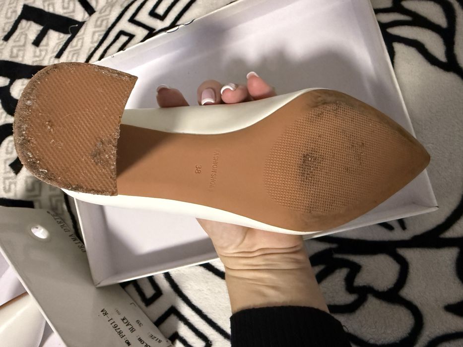 Білі туфлі для нареченої