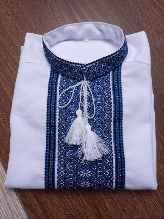 Вишиванки чоловічі в асортименті.