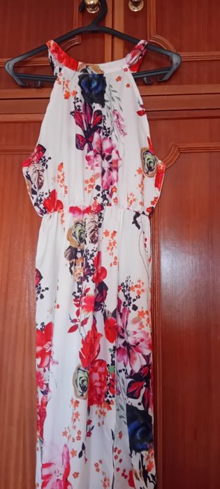 Vestido branco com estampado floral