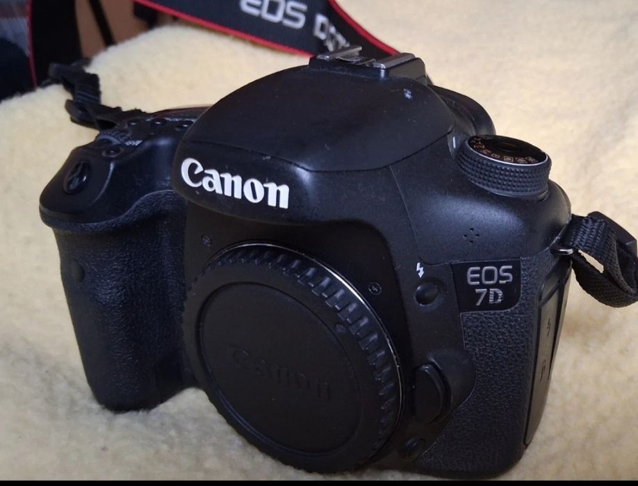 Продам Canon EOS 7D, body, повний комплект, пробіг 11600