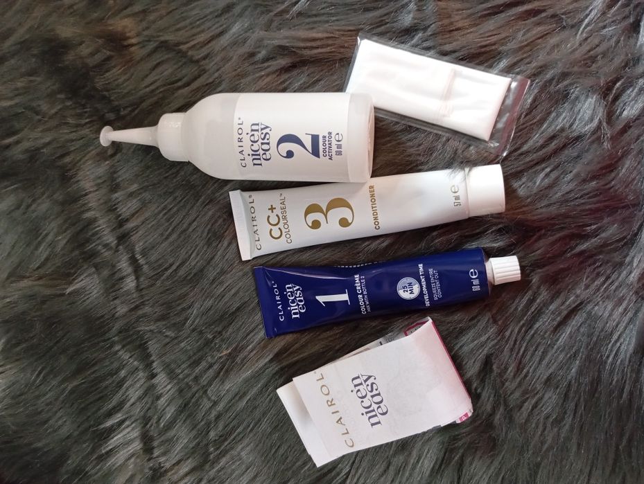 Farba do włosów Clairol 6A