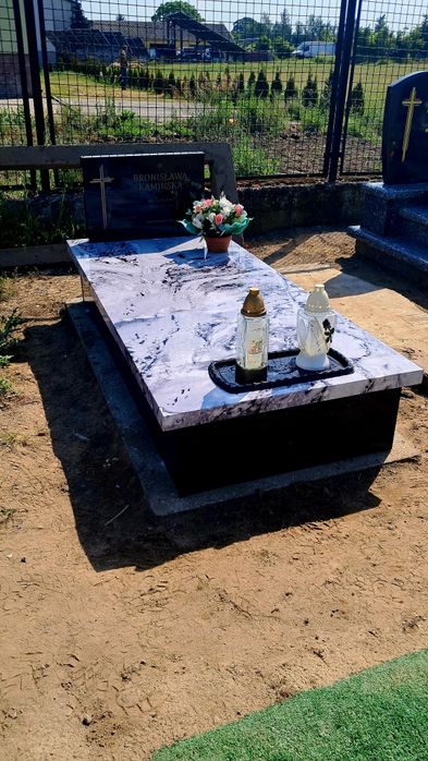 Nagrobek Kompoze. 3099 zł  z montażem Cały Kraj