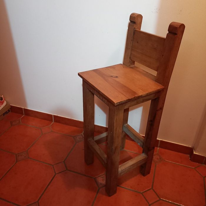 Dois Bancos altos em madeira mexicana rustica