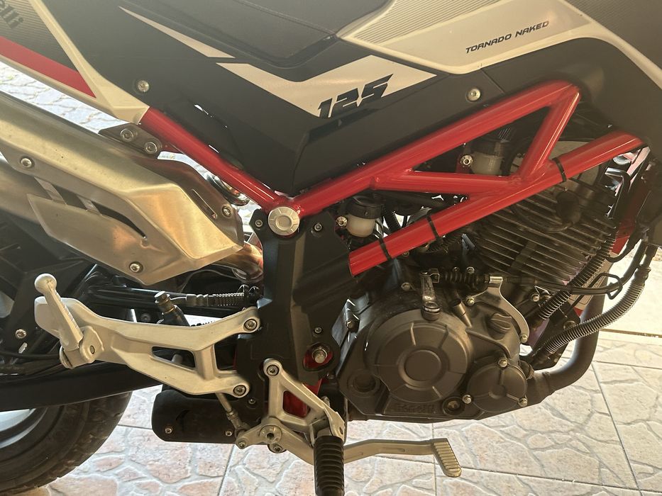 Benelli tnt 125 em excelente estado
