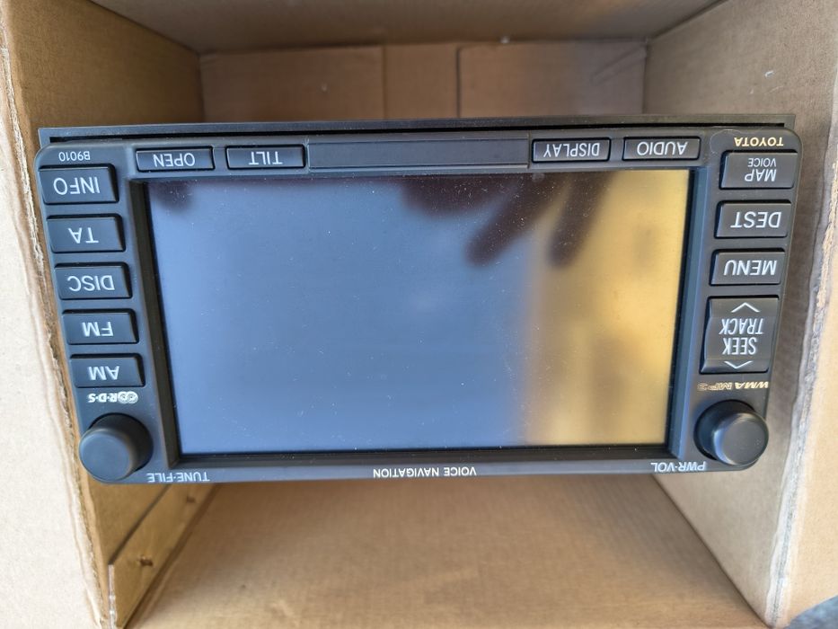 Radio z navi Toyota Avensis 2007