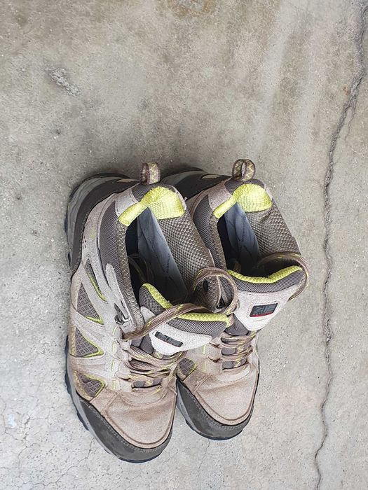 Sapatilhas bota karrimor, de pele camurça.Portes de envio gratuitos