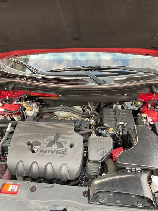 Mitsubashi outlander 2016 рік