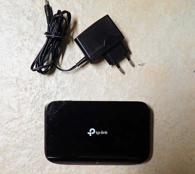 Switch de 8 portas + Switch de 5 portas - Pouco uso - Vendo conjunto