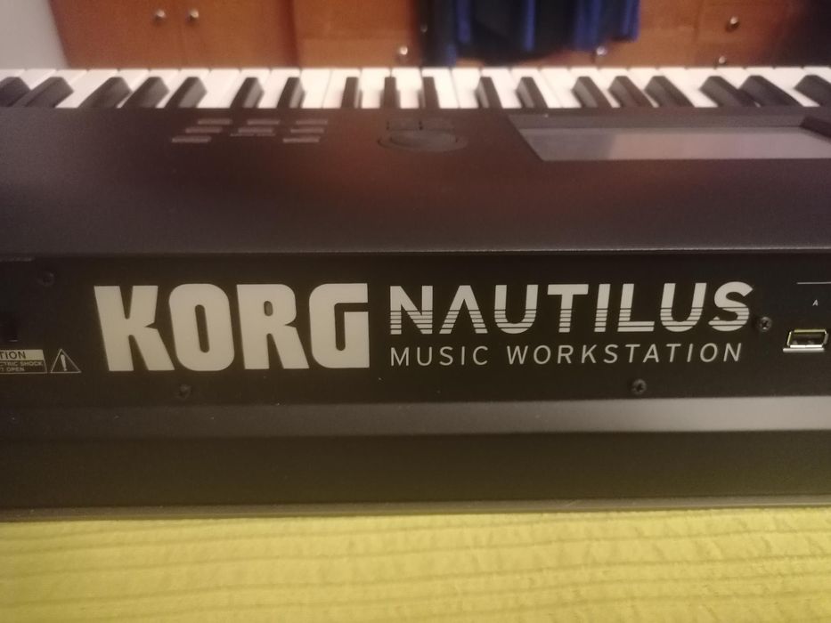 Sintetizador Korg Nautilus 73 como novo