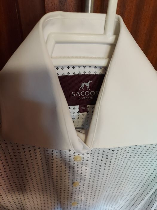 Camisa feminina da Sacoor azul e branca para botões de punho