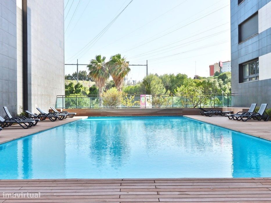 Apartamento T3 com box no Condomínio Blue Garden, em Sacavém