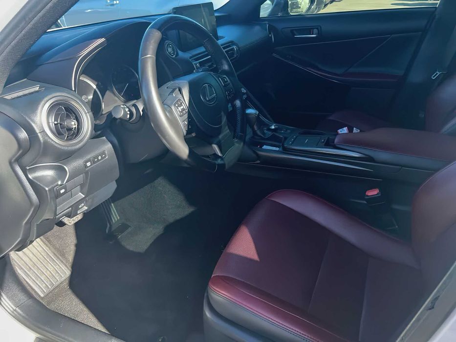 Lexus IS 300      2021