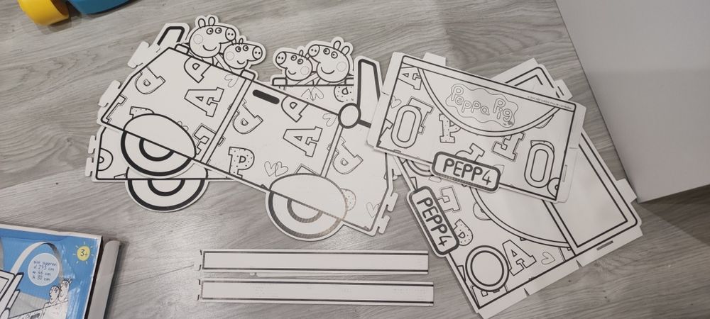 Świnka Peppa DIY duży kartonowy pojazd do malowania domek