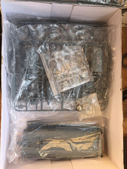 Сборная модель самолет миг-25PD/PDS KITTY HAWK м-1/48 все детали на ли