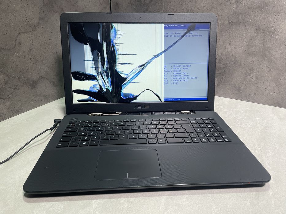 Ноутбук Asus R557L 15.6"/ на запчастини! N3017