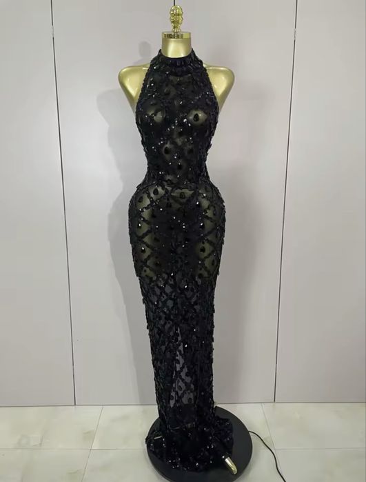 Розкішна сукня в каміннях