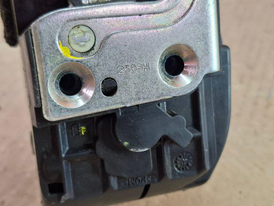 Nissan Qashqai J10 2006-2013 Замок двери передний правый 3 pin