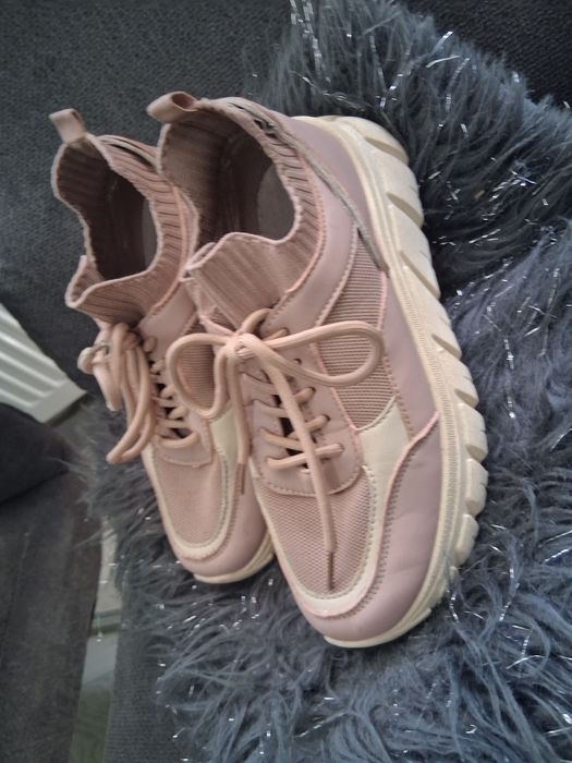 Damskie buty sportowe