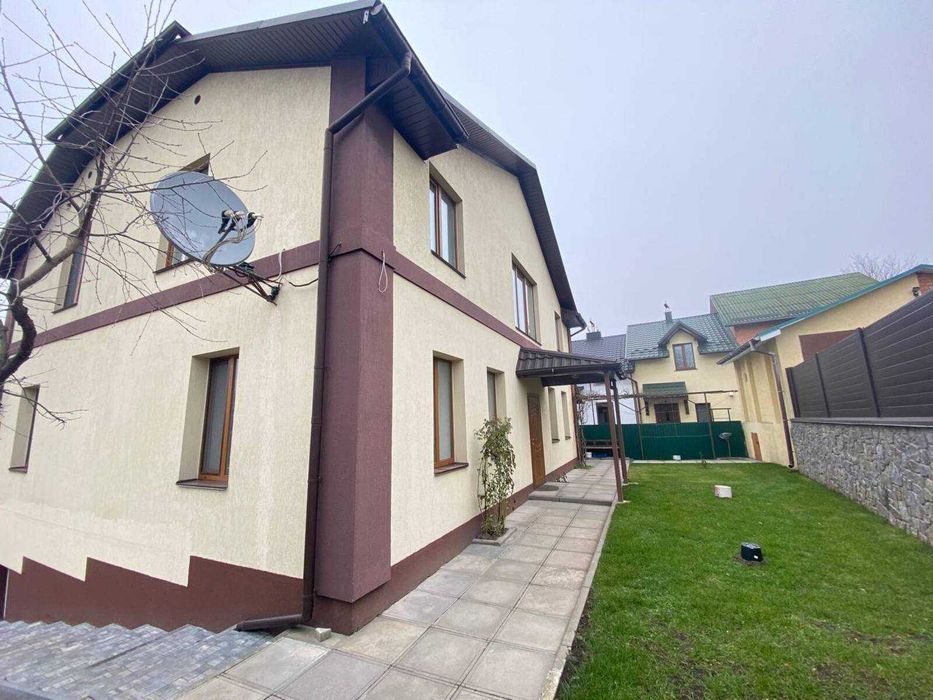 Продаж просторого 2-поверхового будинку на Старому місті