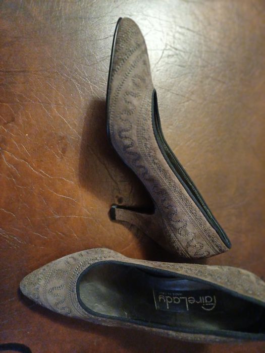 Sapatos italianos novos de toilette