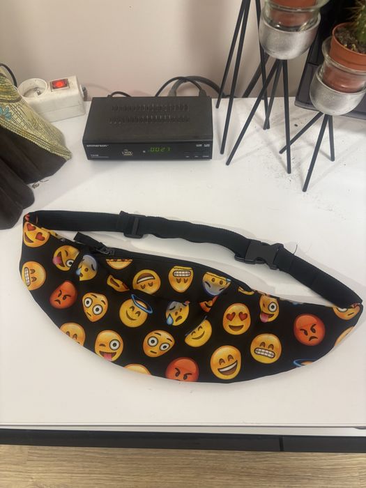 Saszetka nerka Emoji