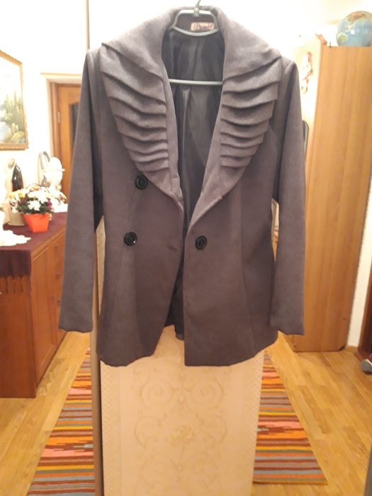 Женское демисезонное  пальто .