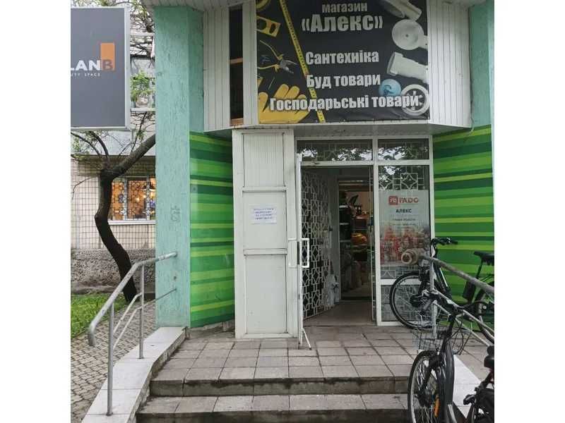Продаж фасадного приміщення 159.7 м² у центрі, просп. Героїв Дніпра, 23