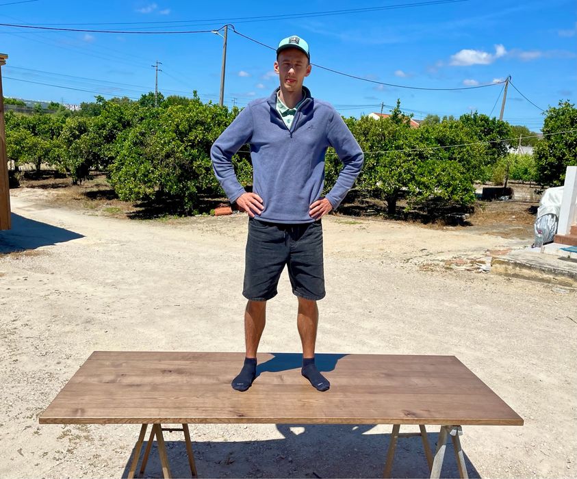 Patamar e degraus a medida de madeira maciça.