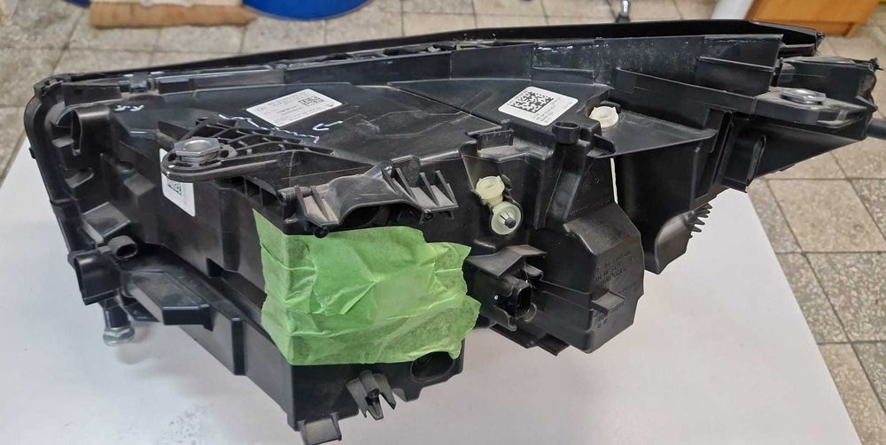 BMW G60 Reflektor prawy laser 5A798D2 lampa oryginał lekko uszkodzony