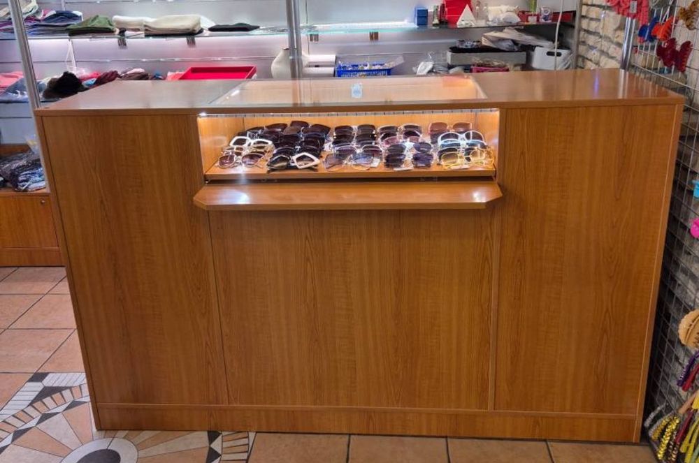 Lada sklepowa używana