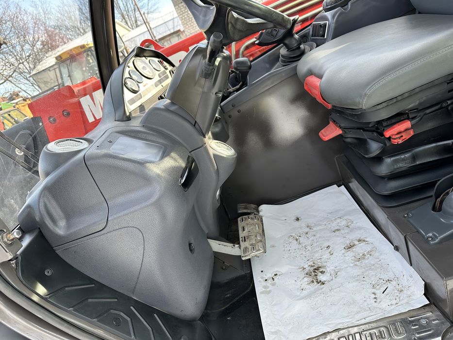 Телескопічний навантажувач маніту Manitou