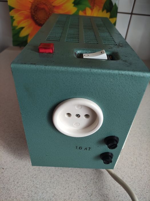 Regulator stabilizator napięcia 220 volt PRL typu UNITRA