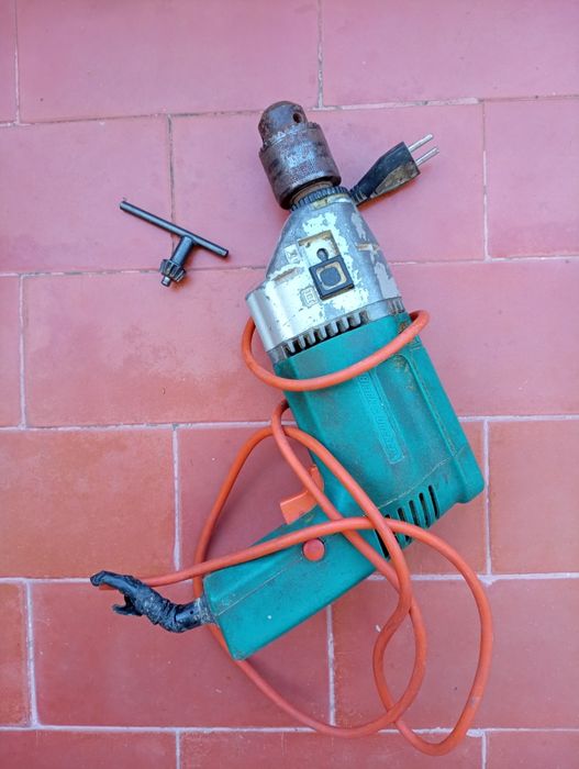 Berbequim elétrico 	Black and Decker 220v	- a funcionar muito bem