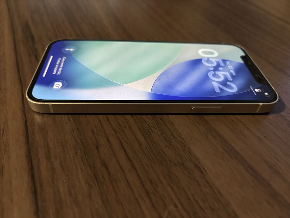 Продам Iphone 12