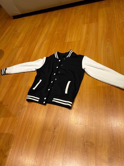 casaco da Urban Classics L preto c/ apontamentos brancos