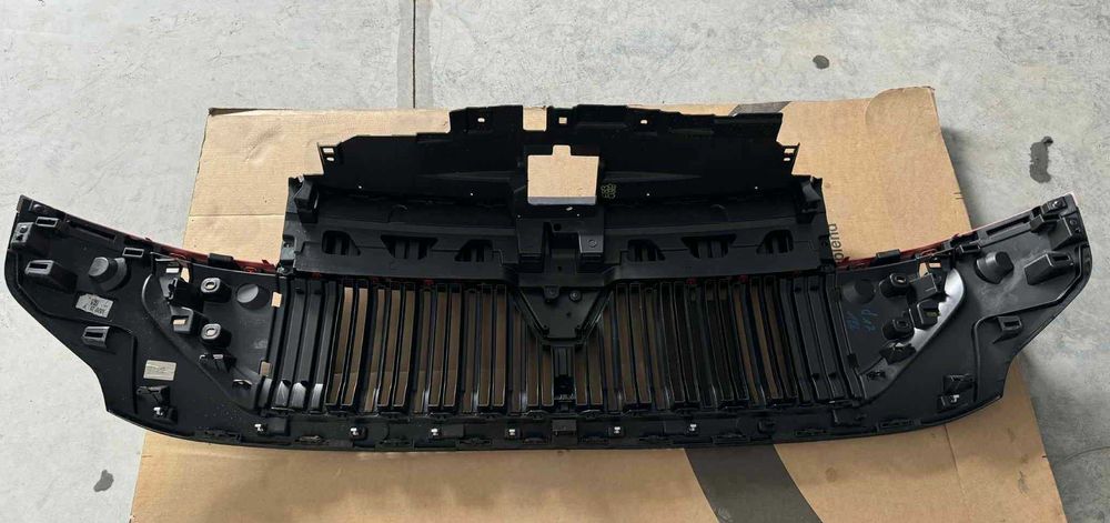 Grill Atrapa Chłodnicy Renault Master IV 2024+ Czarny+czerwony