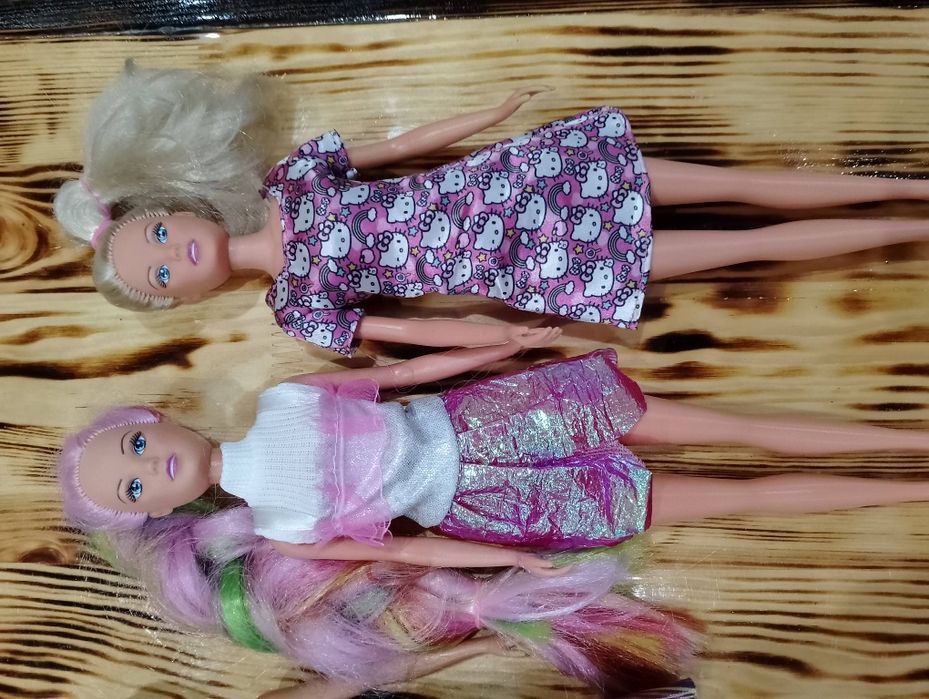 Piękna lalka Barbie tęczowe włosy