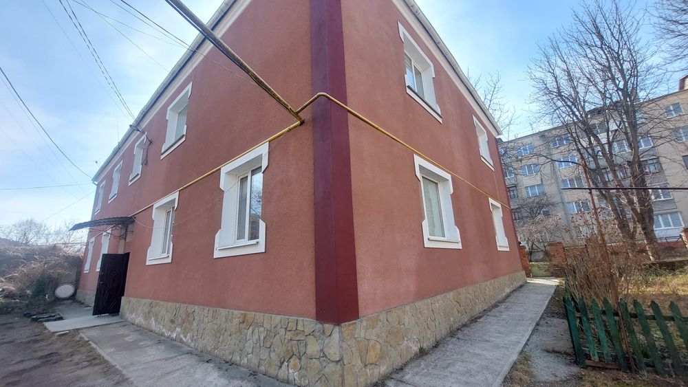 Продам 3-кімнатну квартиру. Вул.Покровська,6.