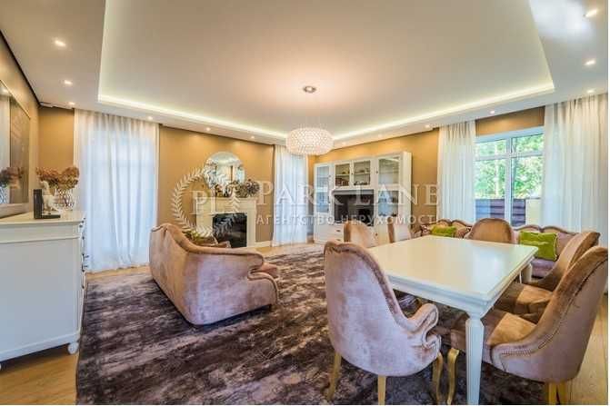 Березівка. КМ Козирна Карта. Будинок з дуже гарним ремонтом.