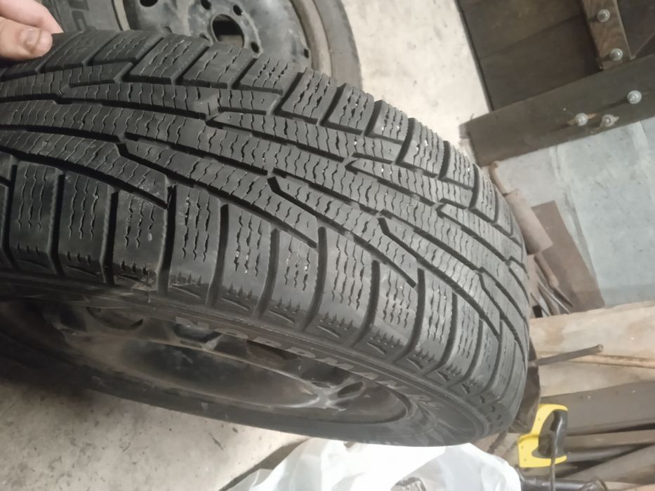 Продам резину з дисками 175/65/r14 5Х100 в гарному стані два колеса Ro